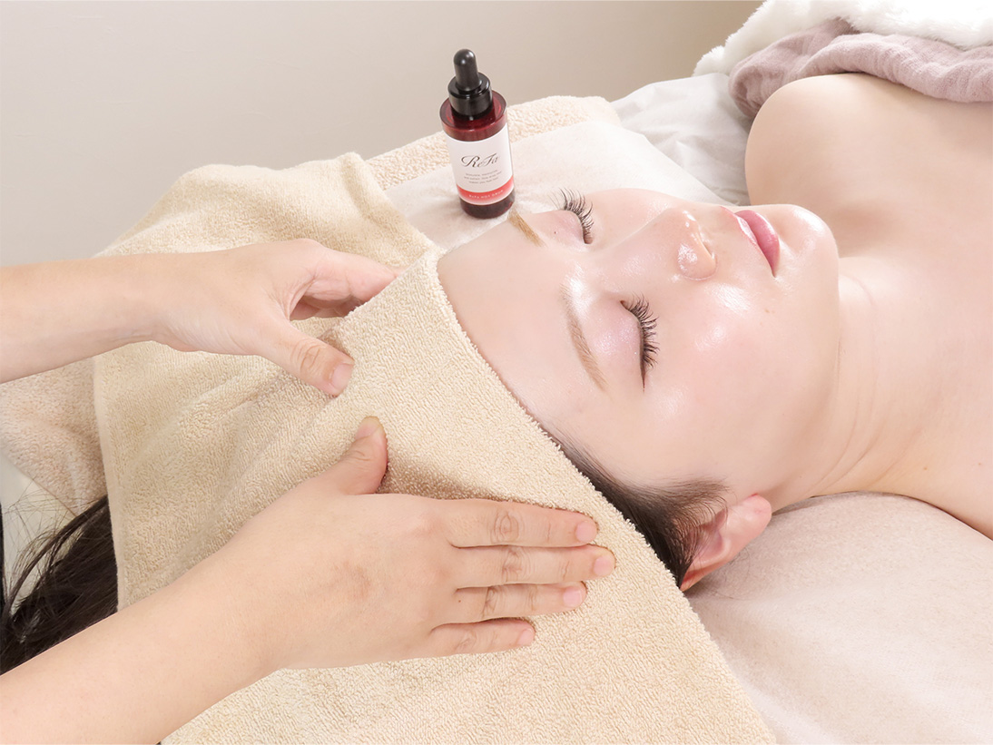 施術フェイシャルマッサージ